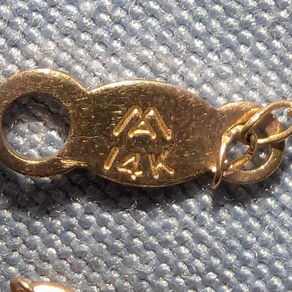 14K Gold Scrap from Broken Necklace – NOT WEARABLE - Does not even register 1g - Picture 2 of 3